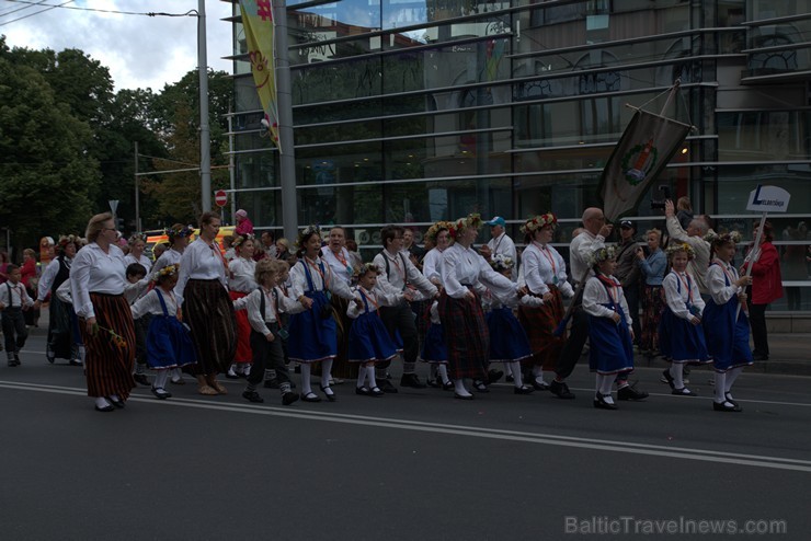 XI Latvijas skolu jaunatnes dziesmu un deju svētku gājiens - atrodi savu kolektīvu (4.daļa) 154206