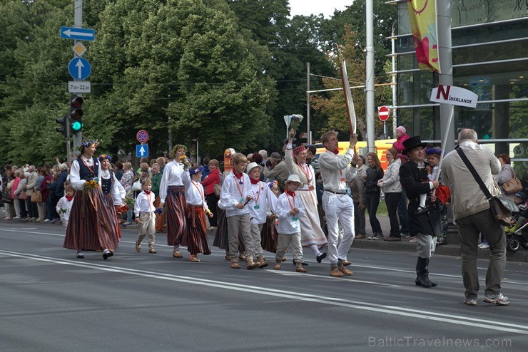 XI Latvijas skolu jaunatnes dziesmu un deju svētku gājiens - atrodi savu kolektīvu (4.daļa) 154209