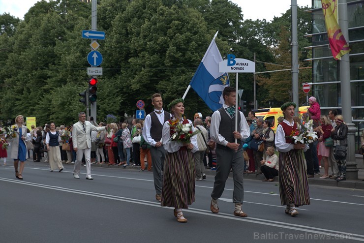 XI Latvijas skolu jaunatnes dziesmu un deju svētku gājiens - atrodi savu kolektīvu (4.daļa) 154212