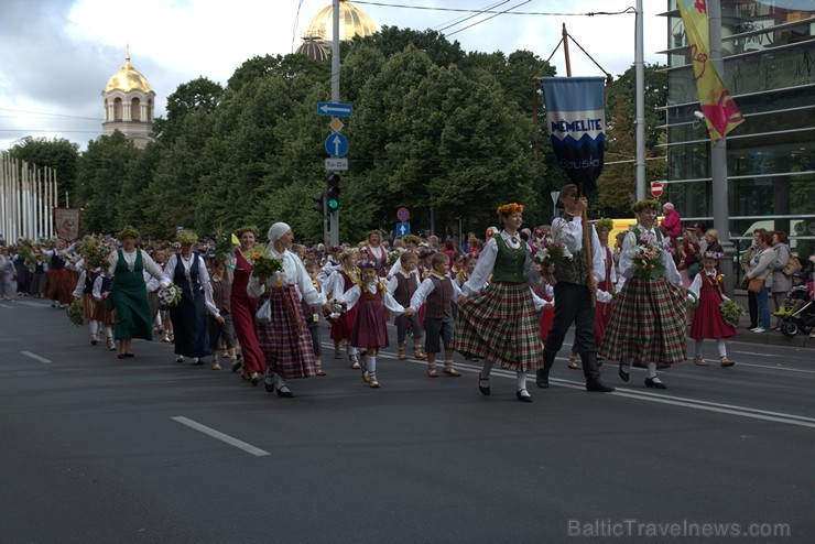 XI Latvijas skolu jaunatnes dziesmu un deju svētku gājiens - atrodi savu kolektīvu (4.daļa) 154215