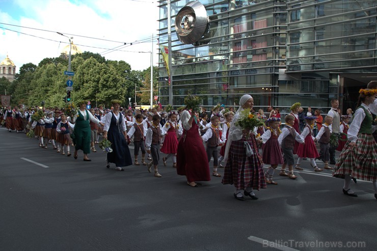 XI Latvijas skolu jaunatnes dziesmu un deju svētku gājiens - atrodi savu kolektīvu (4.daļa) 154216