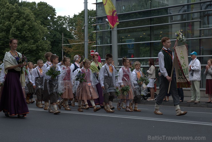 XI Latvijas skolu jaunatnes dziesmu un deju svētku gājiens - atrodi savu kolektīvu (4.daļa) 154224