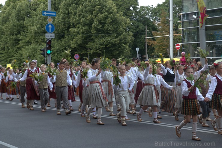 XI Latvijas skolu jaunatnes dziesmu un deju svētku gājiens - atrodi savu kolektīvu (4.daļa) 154230