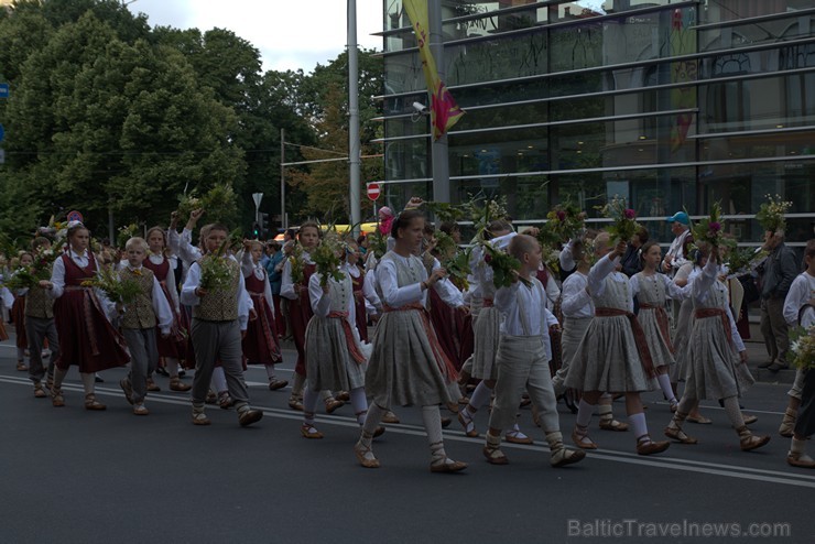 XI Latvijas skolu jaunatnes dziesmu un deju svētku gājiens - atrodi savu kolektīvu (4.daļa) 154231