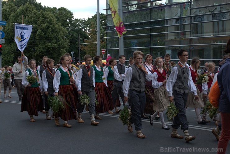 XI Latvijas skolu jaunatnes dziesmu un deju svētku gājiens - atrodi savu kolektīvu (4.daļa) 154241