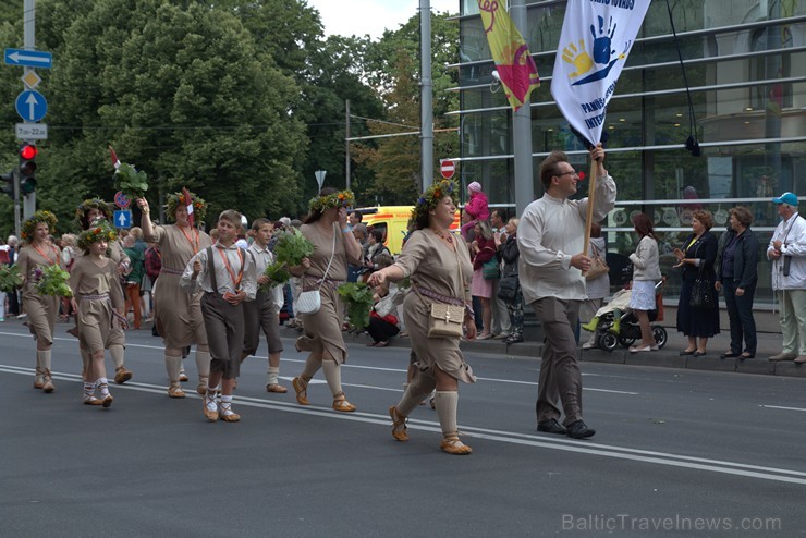 XI Latvijas skolu jaunatnes dziesmu un deju svētku gājiens - atrodi savu kolektīvu (4.daļa) 154243