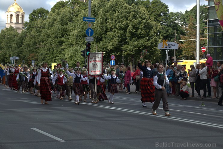 XI Latvijas skolu jaunatnes dziesmu un deju svētku gājiens - atrodi savu kolektīvu (4.daļa) 154244