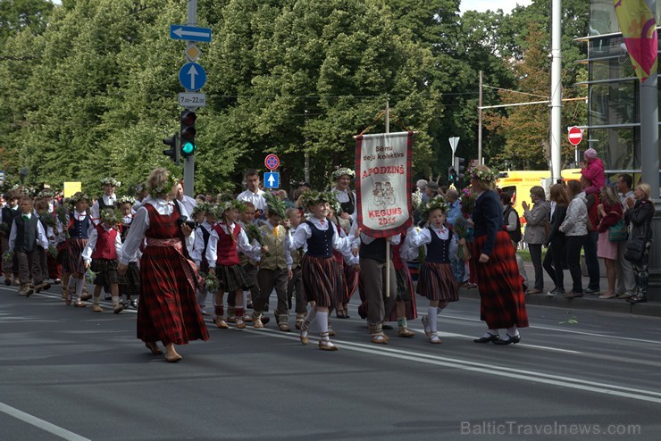 XI Latvijas skolu jaunatnes dziesmu un deju svētku gājiens - atrodi savu kolektīvu (4.daļa) 154246