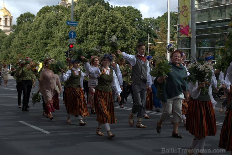 XI Latvijas skolu jaunatnes dziesmu un deju svētku gājiens - atrodi savu kolektīvu (4.daļa) 154259