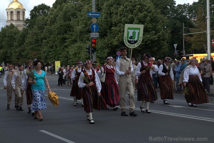 XI Latvijas skolu jaunatnes dziesmu un deju svētku gājiens - atrodi savu kolektīvu (4.daļa) 154263