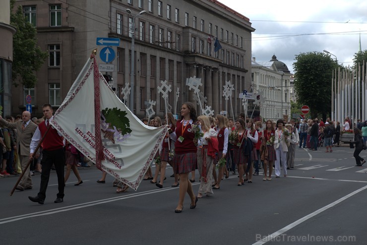 XI Latvijas skolu jaunatnes dziesmu un deju svētku gājiens - atrodi savu kolektīvu (4.daļa) 154283