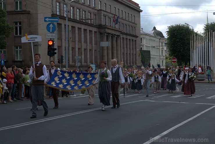 XI Latvijas skolu jaunatnes dziesmu un deju svētku gājiens - atrodi savu kolektīvu (4.daļa) 154286