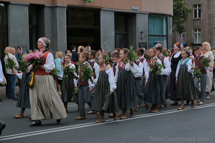 XI Latvijas skolu jaunatnes dziesmu un deju svētku gājiens - atrodi savu kolektīvu (4.daļa) 154288