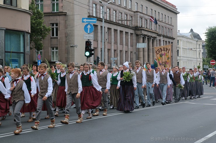 XI Latvijas skolu jaunatnes dziesmu un deju svētku gājiens - atrodi savu kolektīvu (4.daļa) 154290