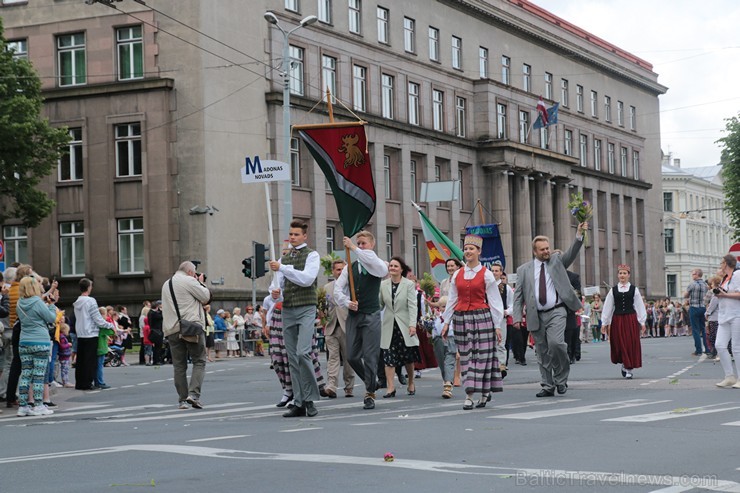 XI Latvijas skolu jaunatnes dziesmu un deju svētku gājiens - atrodi savu kolektīvu (4.daļa) 154291