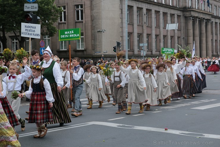 XI Latvijas skolu jaunatnes dziesmu un deju svētku gājiens - atrodi savu kolektīvu (5.daļa) 154319