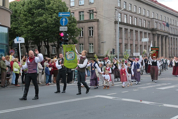 XI Latvijas skolu jaunatnes dziesmu un deju svētku gājiens - atrodi savu kolektīvu (5.daļa) 154322