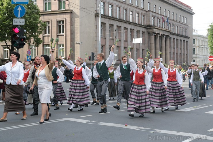 XI Latvijas skolu jaunatnes dziesmu un deju svētku gājiens - atrodi savu kolektīvu (5.daļa) 154324