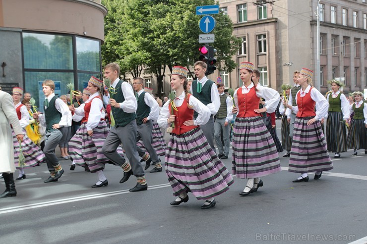 XI Latvijas skolu jaunatnes dziesmu un deju svētku gājiens - atrodi savu kolektīvu (5.daļa) 154325