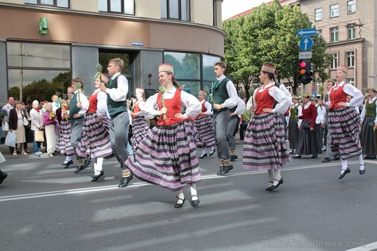 XI Latvijas skolu jaunatnes dziesmu un deju svētku gājiens - atrodi savu kolektīvu (5.daļa) 154328