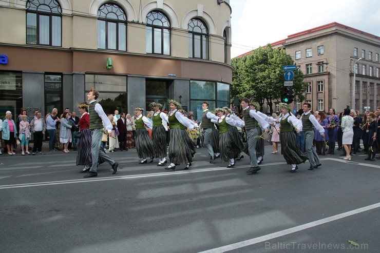 XI Latvijas skolu jaunatnes dziesmu un deju svētku gājiens - atrodi savu kolektīvu (5.daļa) 154329