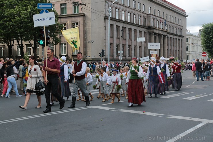 XI Latvijas skolu jaunatnes dziesmu un deju svētku gājiens - atrodi savu kolektīvu (5.daļa) 154331