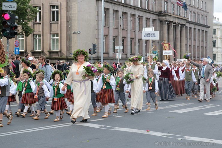 XI Latvijas skolu jaunatnes dziesmu un deju svētku gājiens - atrodi savu kolektīvu (5.daļa) 154333