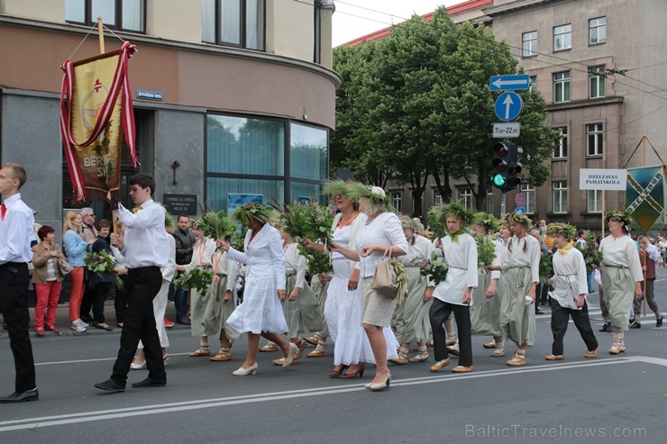 XI Latvijas skolu jaunatnes dziesmu un deju svētku gājiens - atrodi savu kolektīvu (5.daļa) 154336