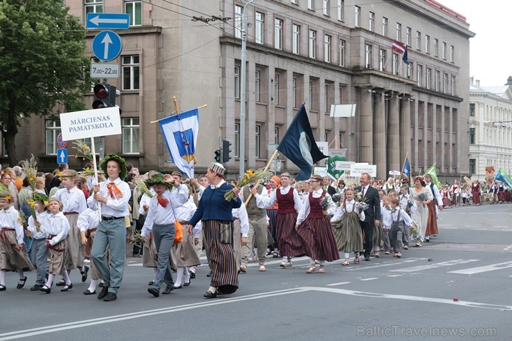 XI Latvijas skolu jaunatnes dziesmu un deju svētku gājiens - atrodi savu kolektīvu (5.daļa) 154339