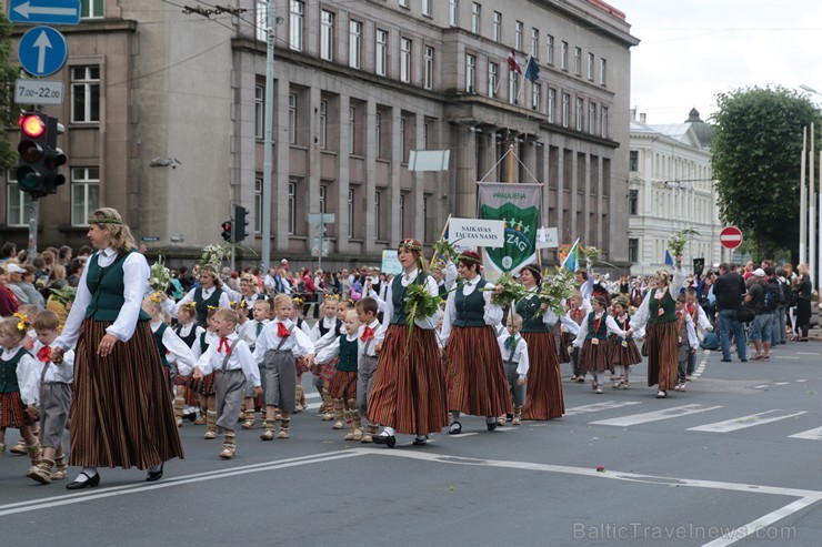 XI Latvijas skolu jaunatnes dziesmu un deju svētku gājiens - atrodi savu kolektīvu (5.daļa) 154342