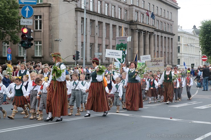 XI Latvijas skolu jaunatnes dziesmu un deju svētku gājiens - atrodi savu kolektīvu (5.daļa) 154343