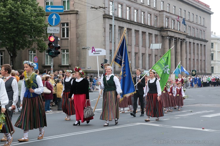 XI Latvijas skolu jaunatnes dziesmu un deju svētku gājiens - atrodi savu kolektīvu (5.daļa) 154346