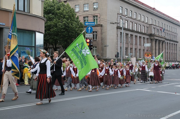 XI Latvijas skolu jaunatnes dziesmu un deju svētku gājiens - atrodi savu kolektīvu (5.daļa) 154347