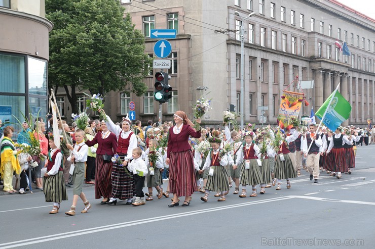 XI Latvijas skolu jaunatnes dziesmu un deju svētku gājiens - atrodi savu kolektīvu (5.daļa) 154348