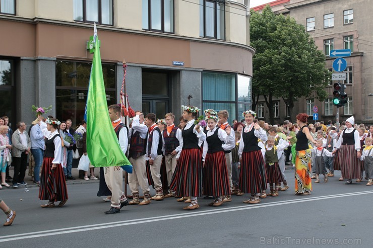 XI Latvijas skolu jaunatnes dziesmu un deju svētku gājiens - atrodi savu kolektīvu (5.daļa) 154350