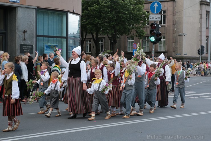 XI Latvijas skolu jaunatnes dziesmu un deju svētku gājiens - atrodi savu kolektīvu (5.daļa) 154351