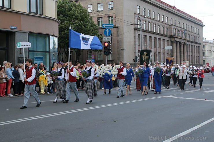 XI Latvijas skolu jaunatnes dziesmu un deju svētku gājiens - atrodi savu kolektīvu (5.daļa) 154352