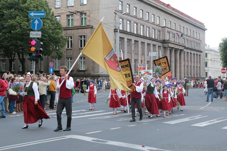 XI Latvijas skolu jaunatnes dziesmu un deju svētku gājiens - atrodi savu kolektīvu (5.daļa) 154357