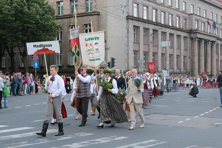 XI Latvijas skolu jaunatnes dziesmu un deju svētku gājiens - atrodi savu kolektīvu (5.daļa) 154360