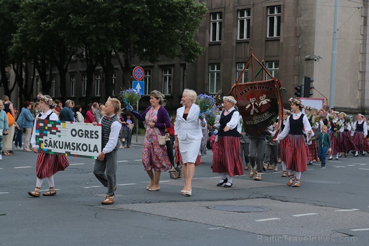 XI Latvijas skolu jaunatnes dziesmu un deju svētku gājiens - atrodi savu kolektīvu (5.daļa) 154366