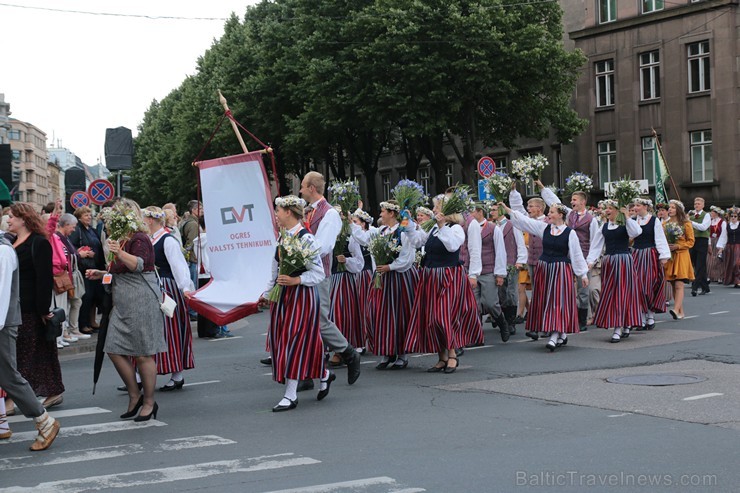 XI Latvijas skolu jaunatnes dziesmu un deju svētku gājiens - atrodi savu kolektīvu (5.daļa) 154368