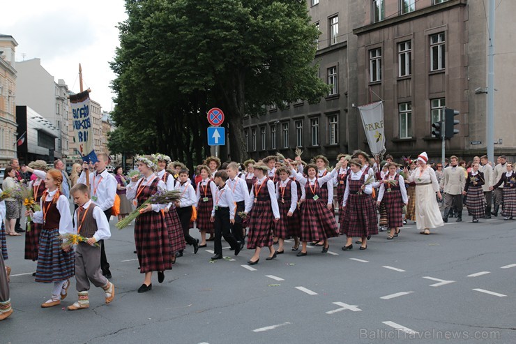 XI Latvijas skolu jaunatnes dziesmu un deju svētku gājiens - atrodi savu kolektīvu (5.daļa) 154377