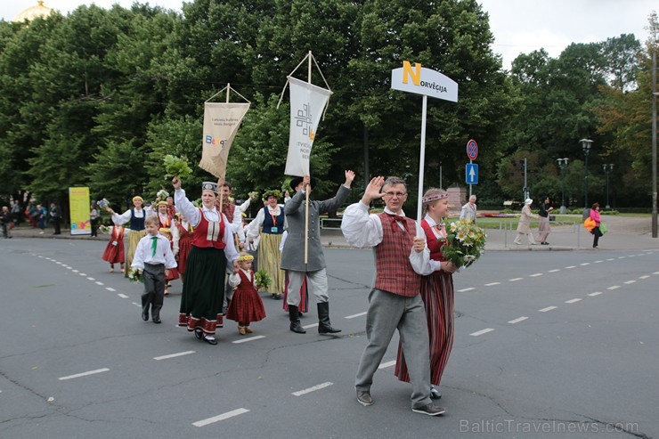 XI Latvijas skolu jaunatnes dziesmu un deju svētku gājiens - atrodi savu kolektīvu (5.daļa) 154380