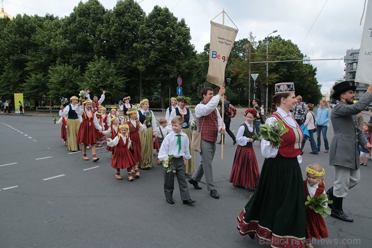 XI Latvijas skolu jaunatnes dziesmu un deju svētku gājiens - atrodi savu kolektīvu (5.daļa) 154382