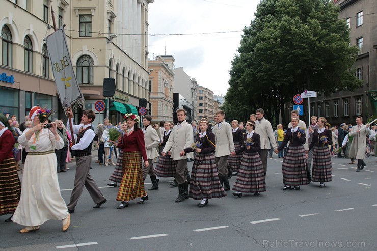 XI Latvijas skolu jaunatnes dziesmu un deju svētku gājiens - atrodi savu kolektīvu (5.daļa) 154383