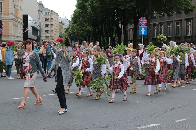 XI Latvijas skolu jaunatnes dziesmu un deju svētku gājiens - atrodi savu kolektīvu (5.daļa) 154391