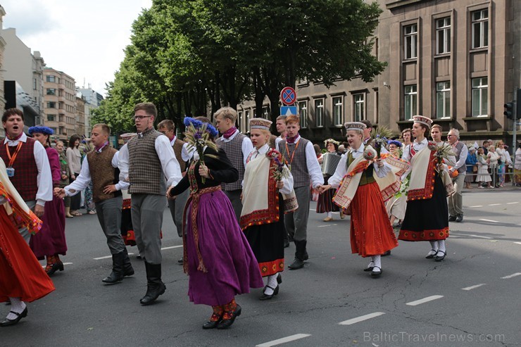 XI Latvijas skolu jaunatnes dziesmu un deju svētku gājiens - atrodi savu kolektīvu (5.daļa) 154401