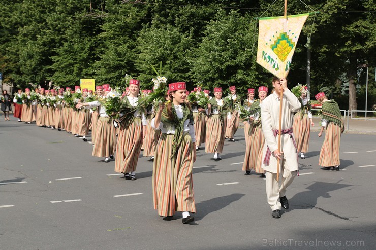 XI Latvijas skolu jaunatnes dziesmu un deju svētku gājiens - atrodi savu kolektīvu (5.daļa) 154404