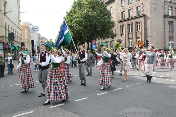 XI Latvijas skolu jaunatnes dziesmu un deju svētku gājiens - atrodi savu kolektīvu (5.daļa) 154405