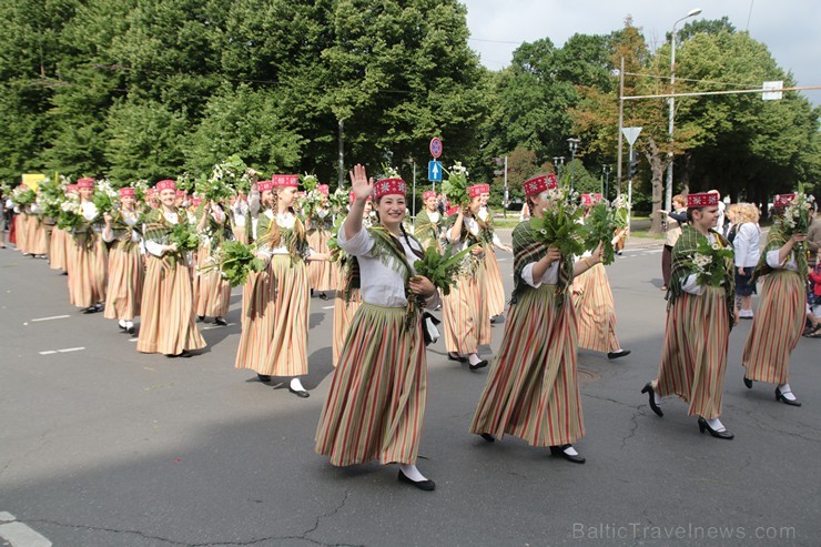 XI Latvijas skolu jaunatnes dziesmu un deju svētku gājiens - atrodi savu kolektīvu (5.daļa) 154407